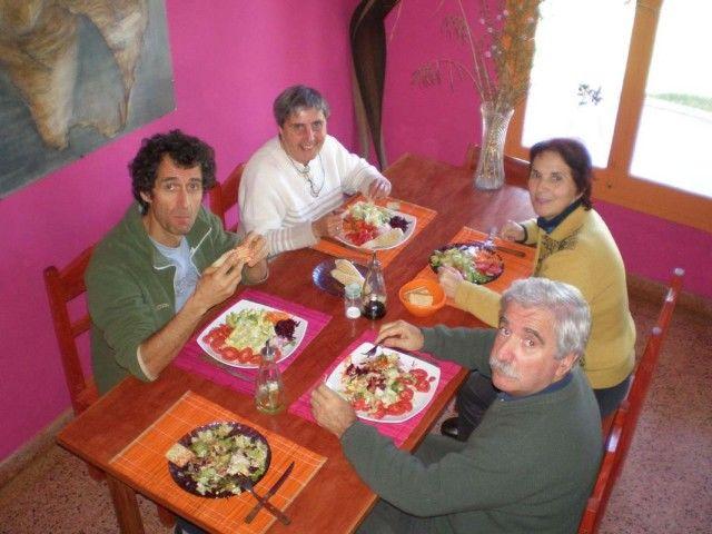 a la rica ensalada. Eneko Ana Mikel y Arantza..JPG